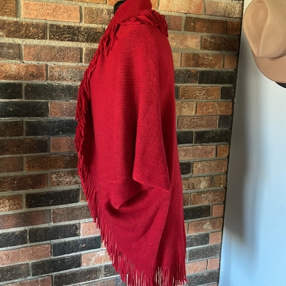 Marrelush Red Women's Sweater Shrug - Picture 4 of 4
